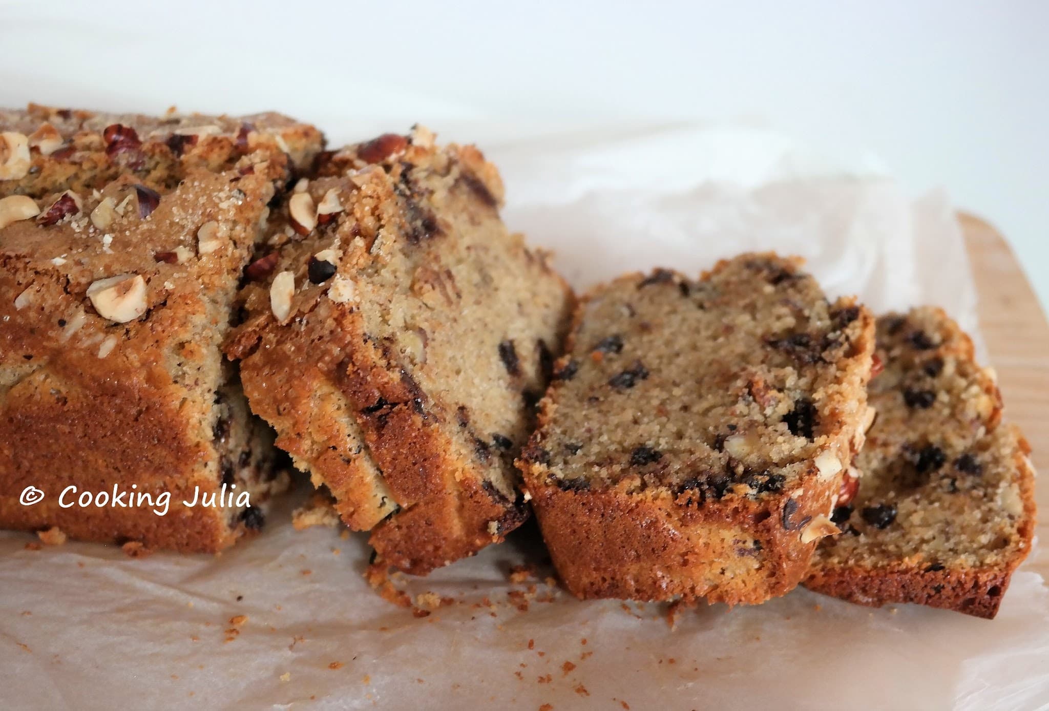 CAKE AUX NOISETTES, SEIGLE ET PÉPITES DE CHOCOLAT