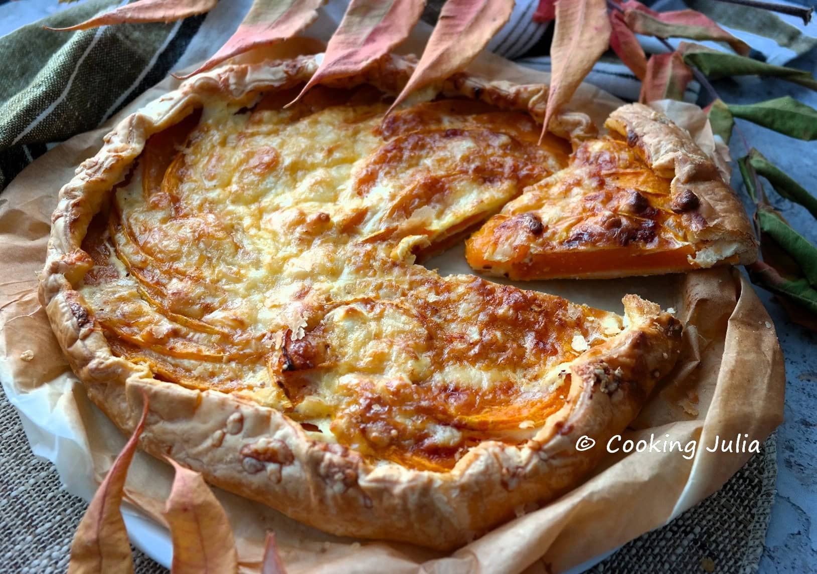 TARTE RUSTIQUE À LA COURGE SUCRINE ET AU CHÈVRE