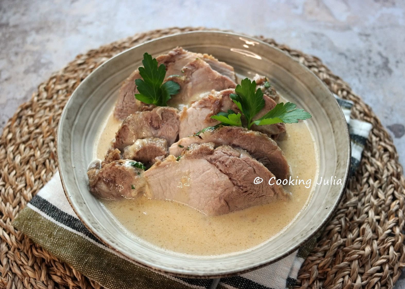 RÔTI DE PORC AU MAROILLES ET À LA BIÈRE