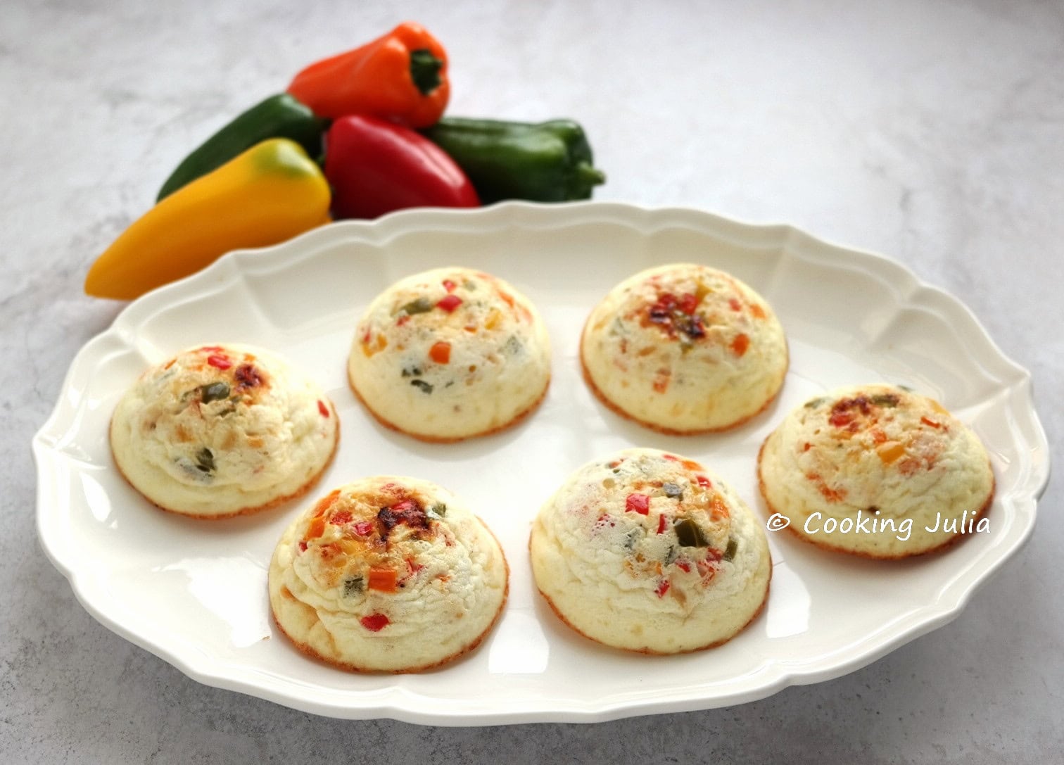 DÔMES AUX BLANCS D’ŒUF, POIVRONS ET FETA