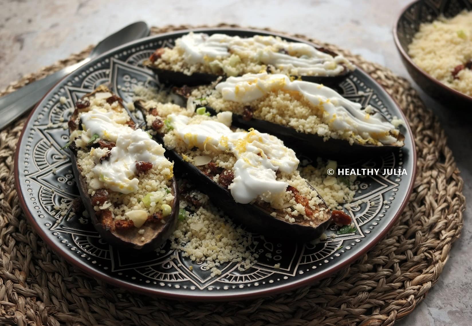 AUBERGINES À LA CHERMOULA, BOULGOUR ET YAOURT D&rsquo;OTTOLENGHI