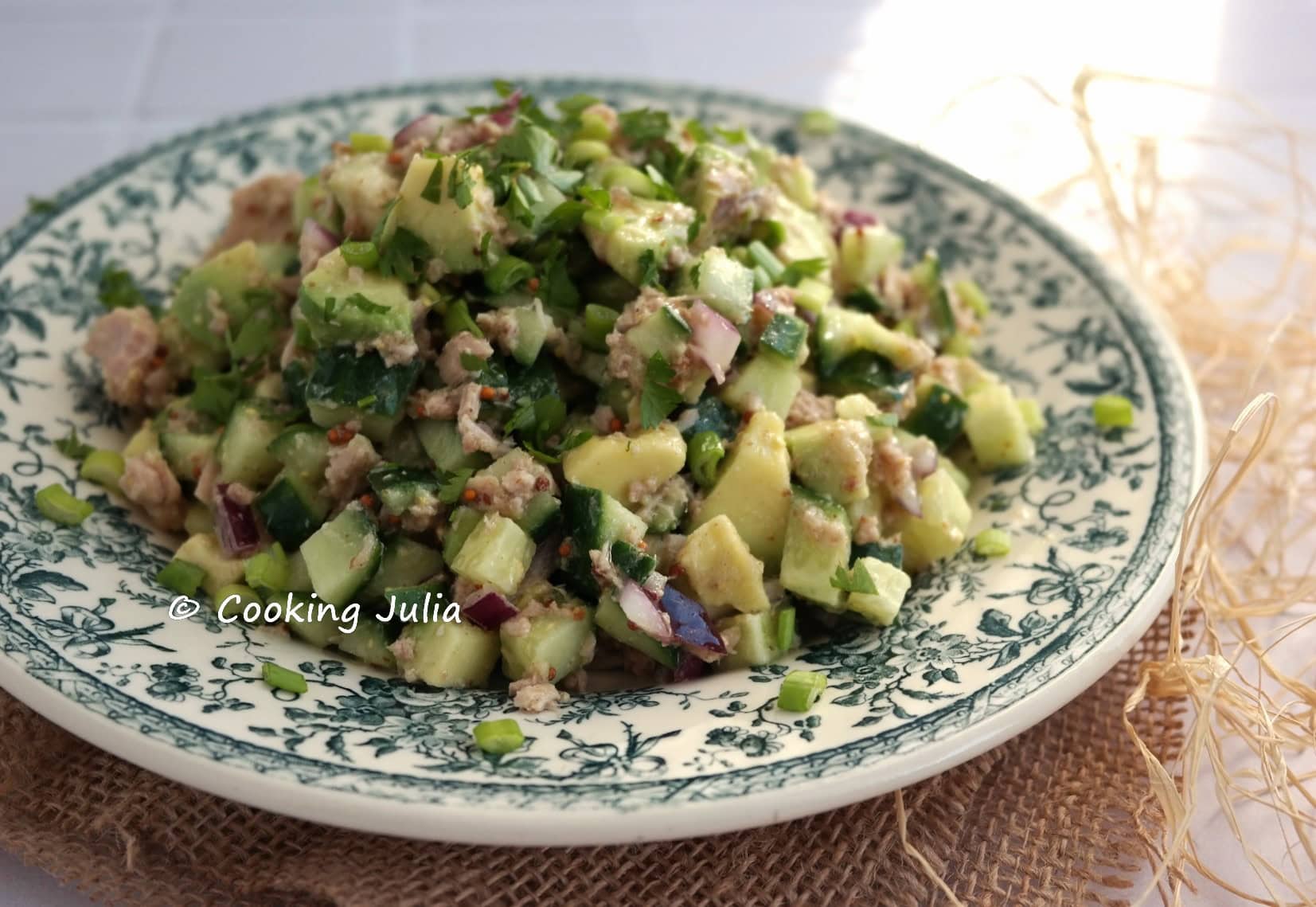 SALADE DE THON, CONCOMBRE ET AVOCAT