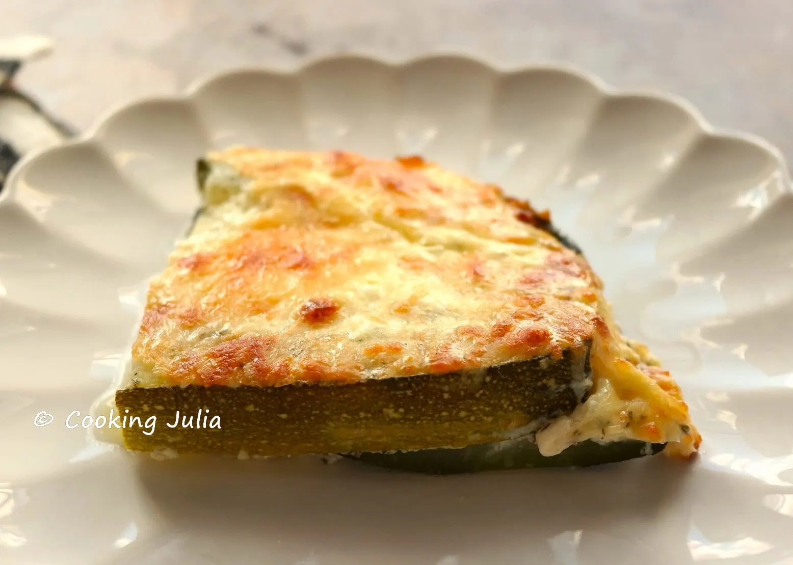 Gratin avec une grosse courgette de jardin
