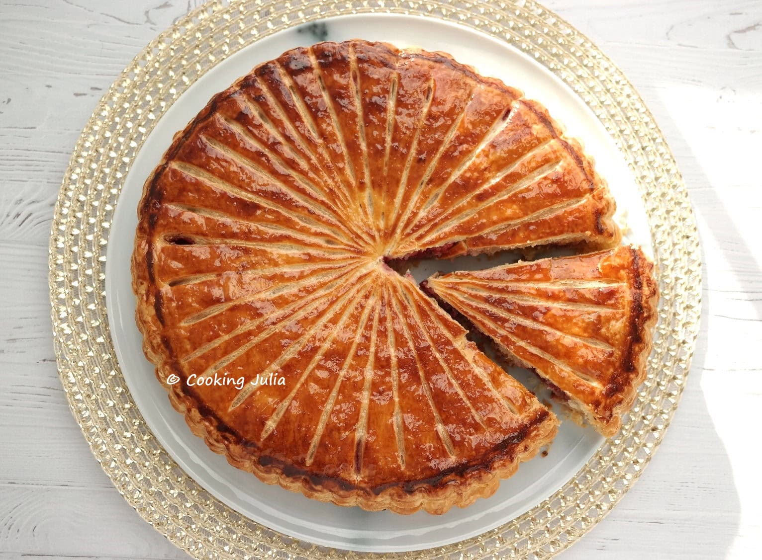 GALETTE DES ROIS CRÈME D&rsquo;AMANDE ET FRAMBOISES
