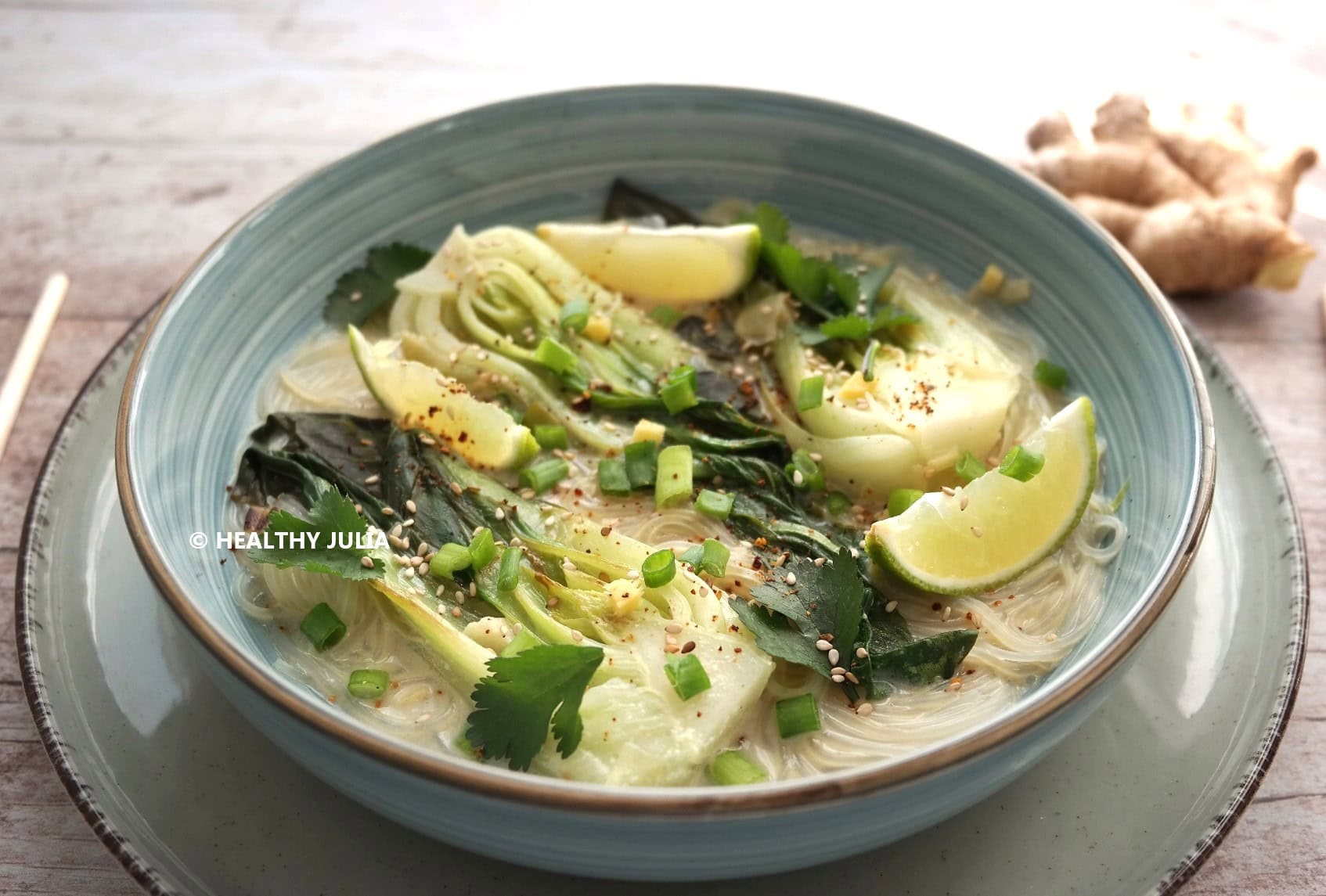 BOUILLON DE PAK CHOI AUX VERMICELLES