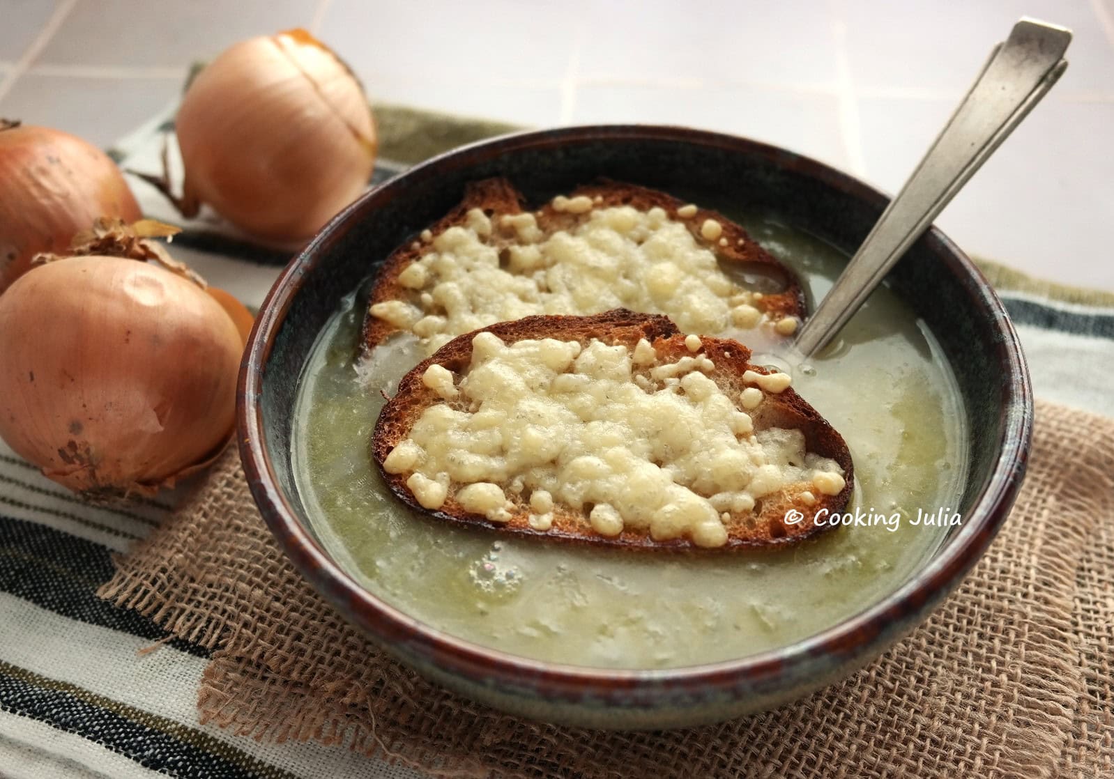 SOUPE À L&rsquo;OIGNON
