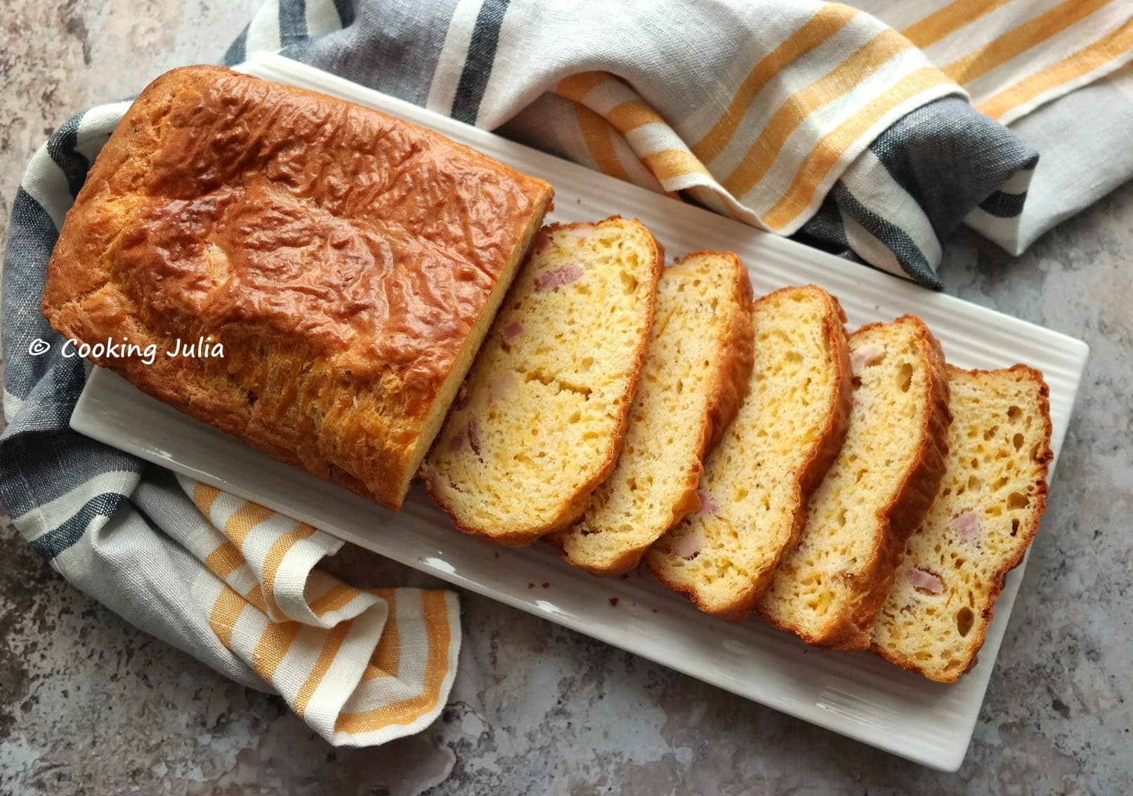 CAKE AUX LARDONS ET CHEDDAR