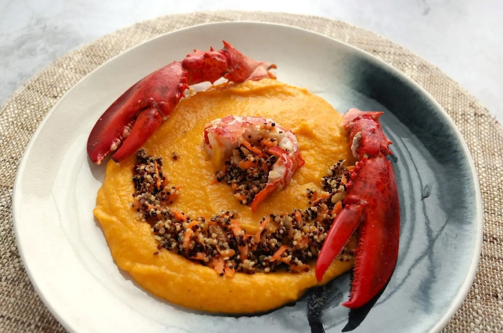 Chaud-froid de homard, purée de légumes et quinoa aux fruits secs