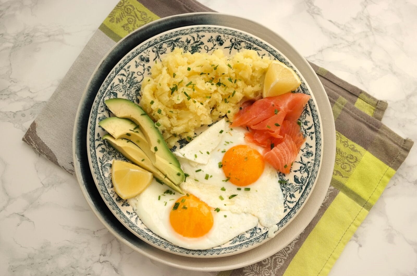 Saumon fumé, œuf et pommes de terre (recyclage)
