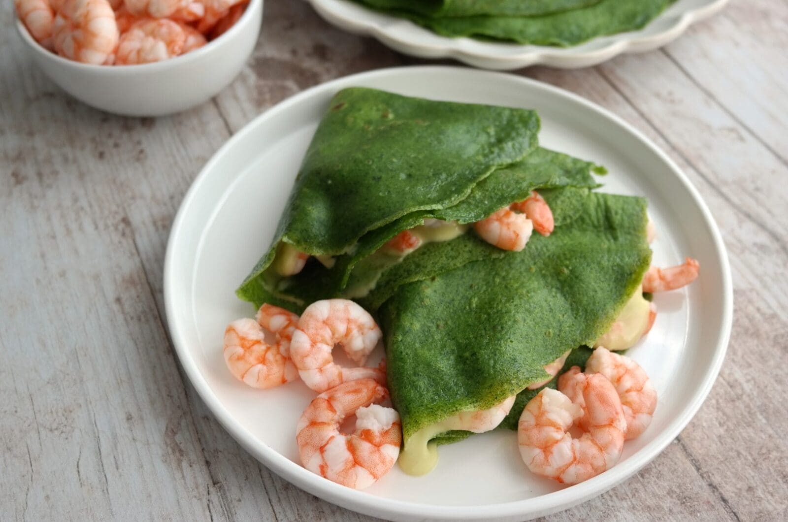 Crêpes aux épinards, crevettes et mayonnaise à l’avocat