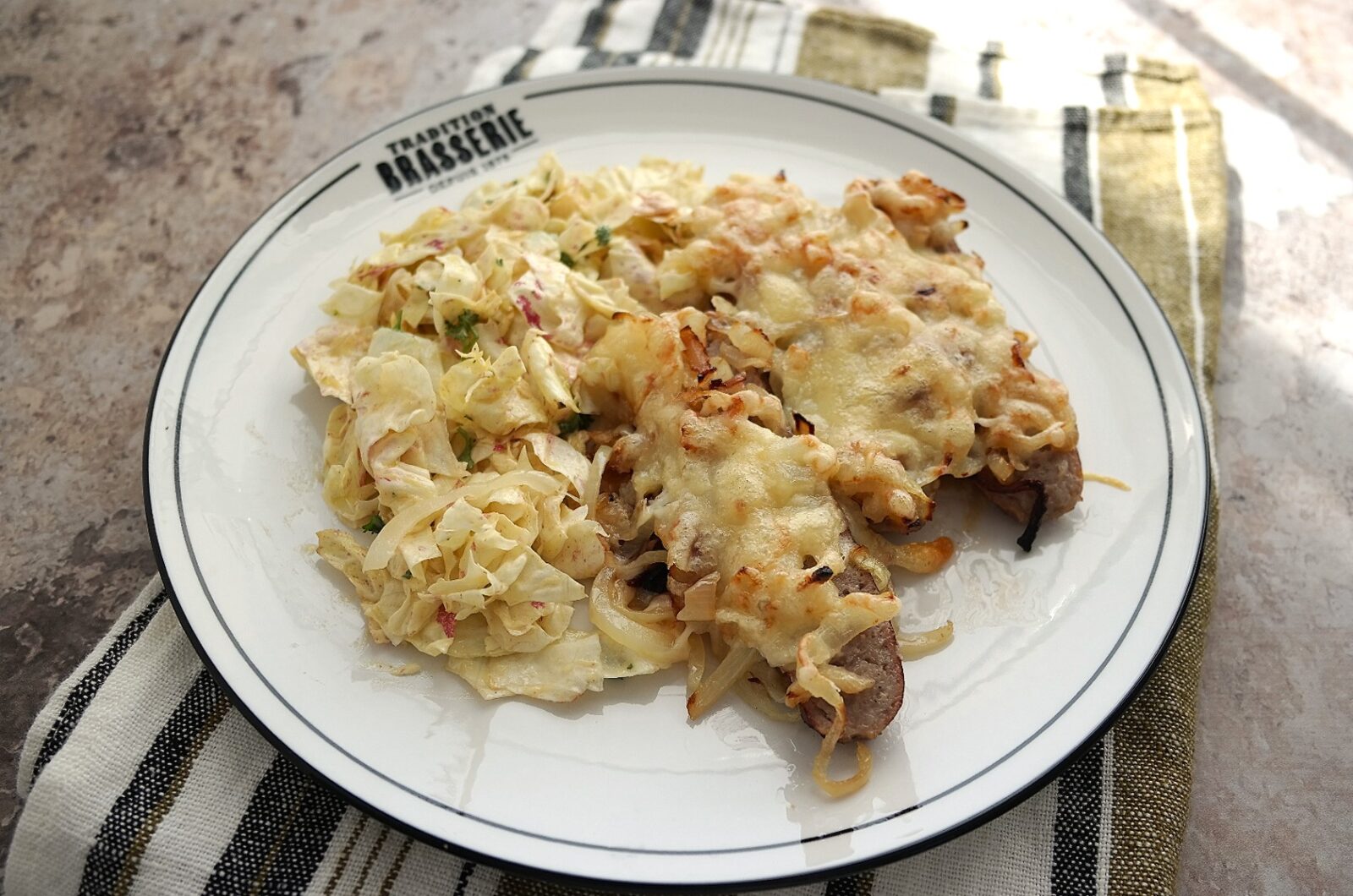 Saucisses gratinées à l'oignon confit