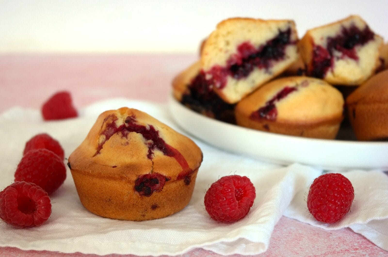 Muffins aux framboises et à la confiture de myrtilles