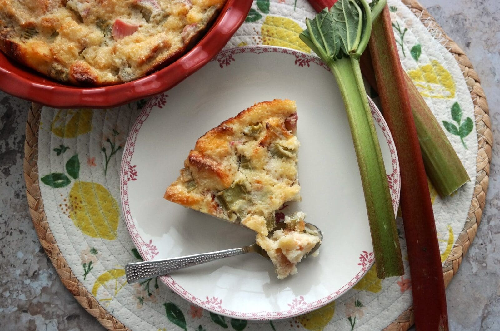 Brioche perdue gratinée à la rhubarbe