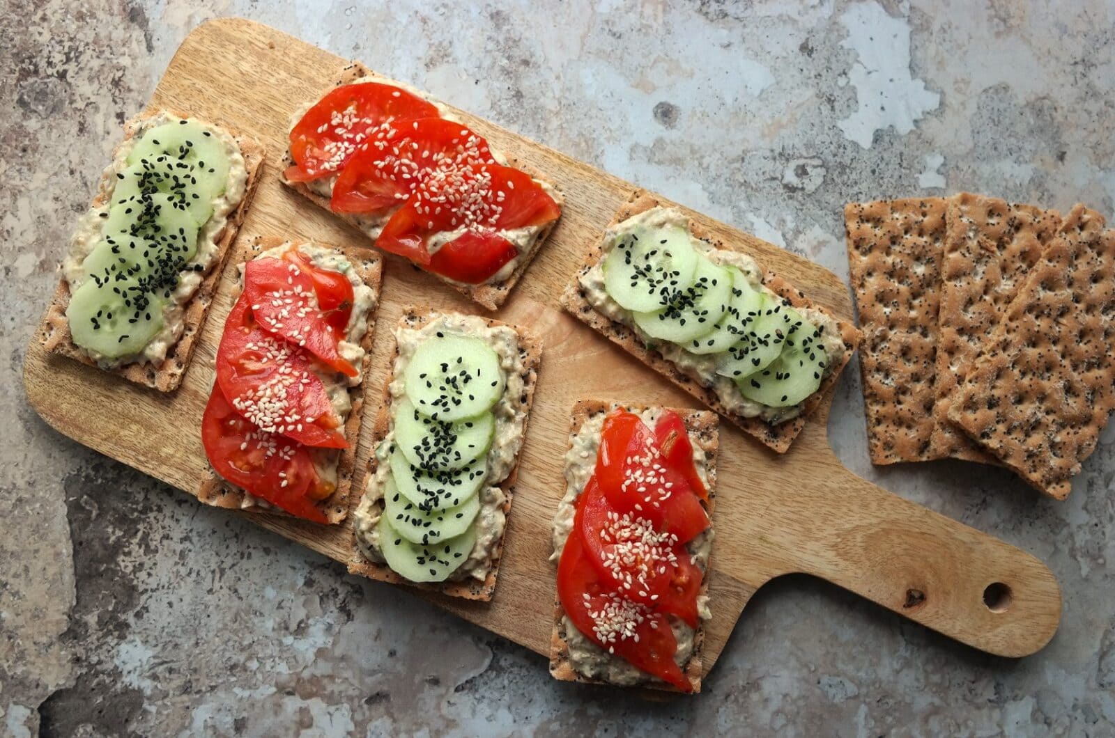 Tartines à la crème de maquereau et crudités