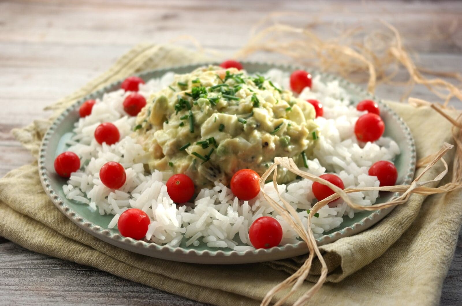 Salade d'œufs durs, avocat et crevettes