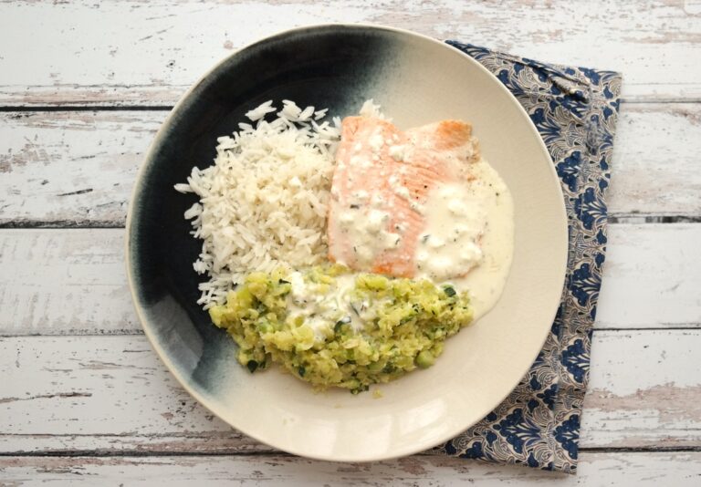 Truite aux courgettes, sauce ail et fines herbes